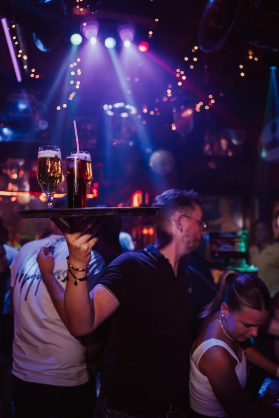 Feestcafé De Bier-Express op Mallorca zoekt barpersoneel — Holidayjob